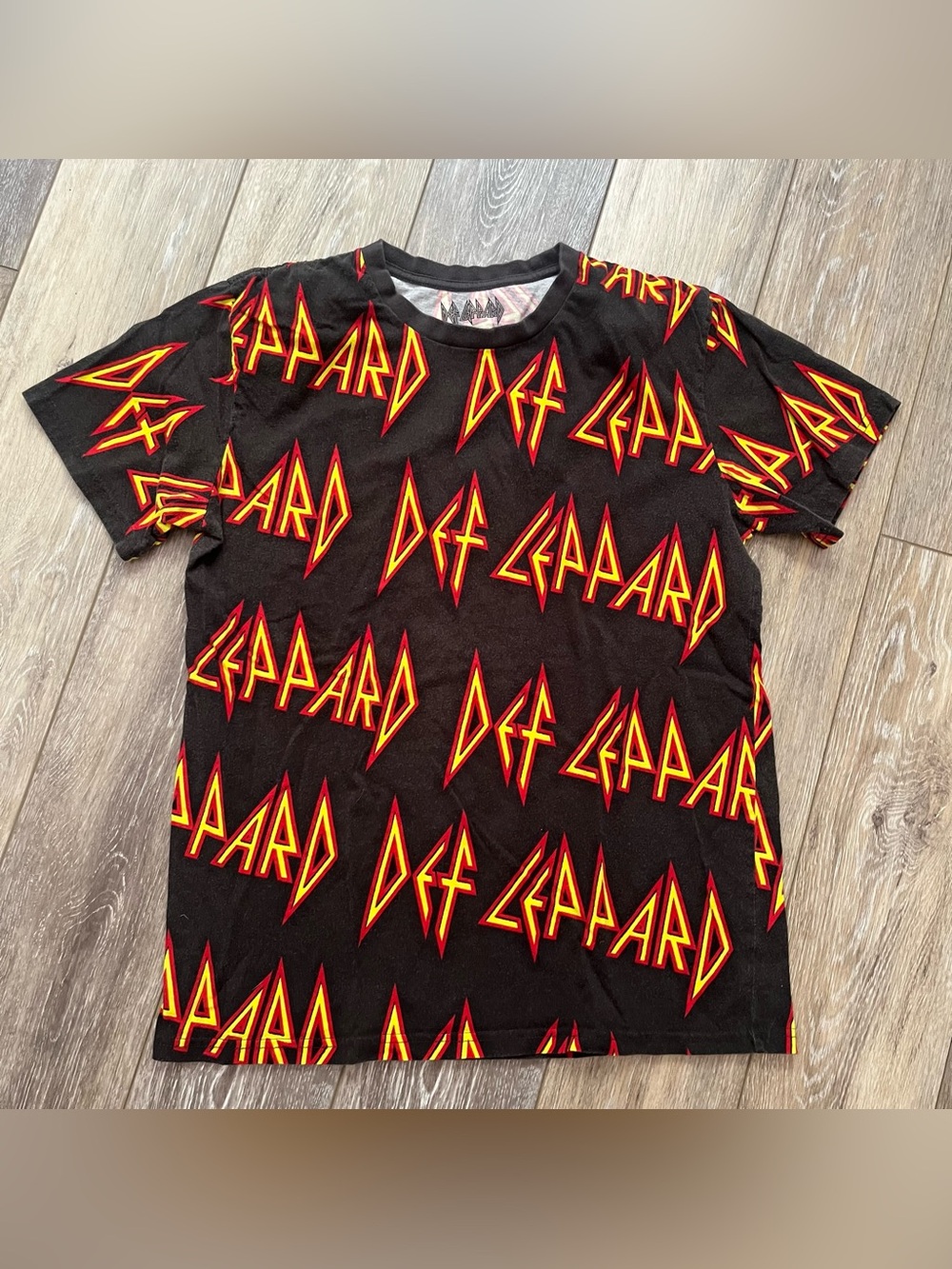 2019 Def Leppard Black Graphic Band Tee - size medium Men's
